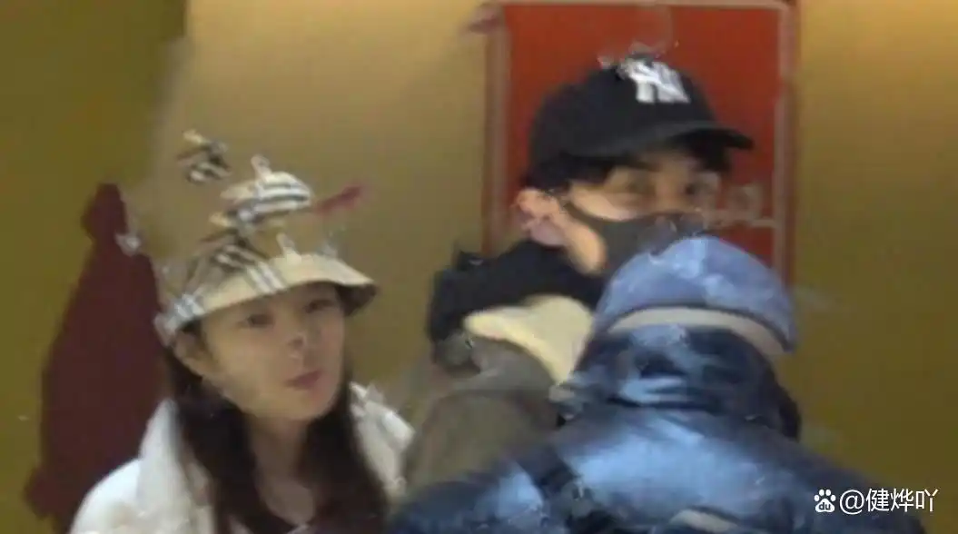 娱乐圈假新闻排名_娱乐圈有那些新闻_明星辟谣假新闻事件